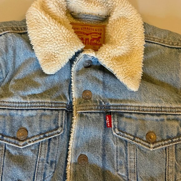 Levi's Shearling Denim Trucker Jacket, Women's Small, Light Distressed Blue - Picture 2 of 5